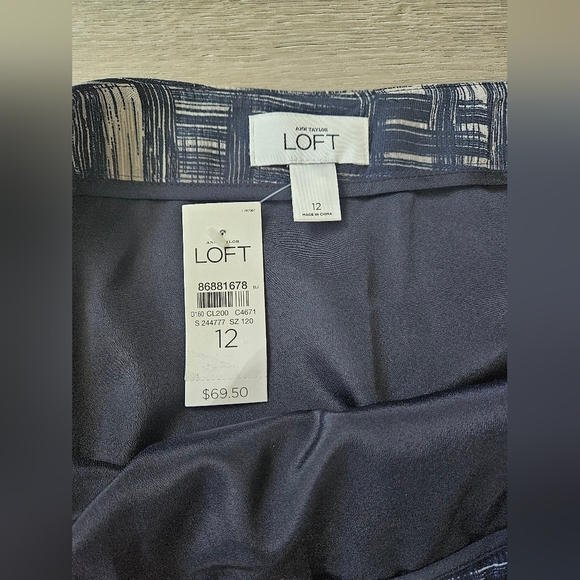 Ann Taylor Loft Pleated Front Skirt Side Zipper Womens Size 12 NWT - Picture 3 of 4